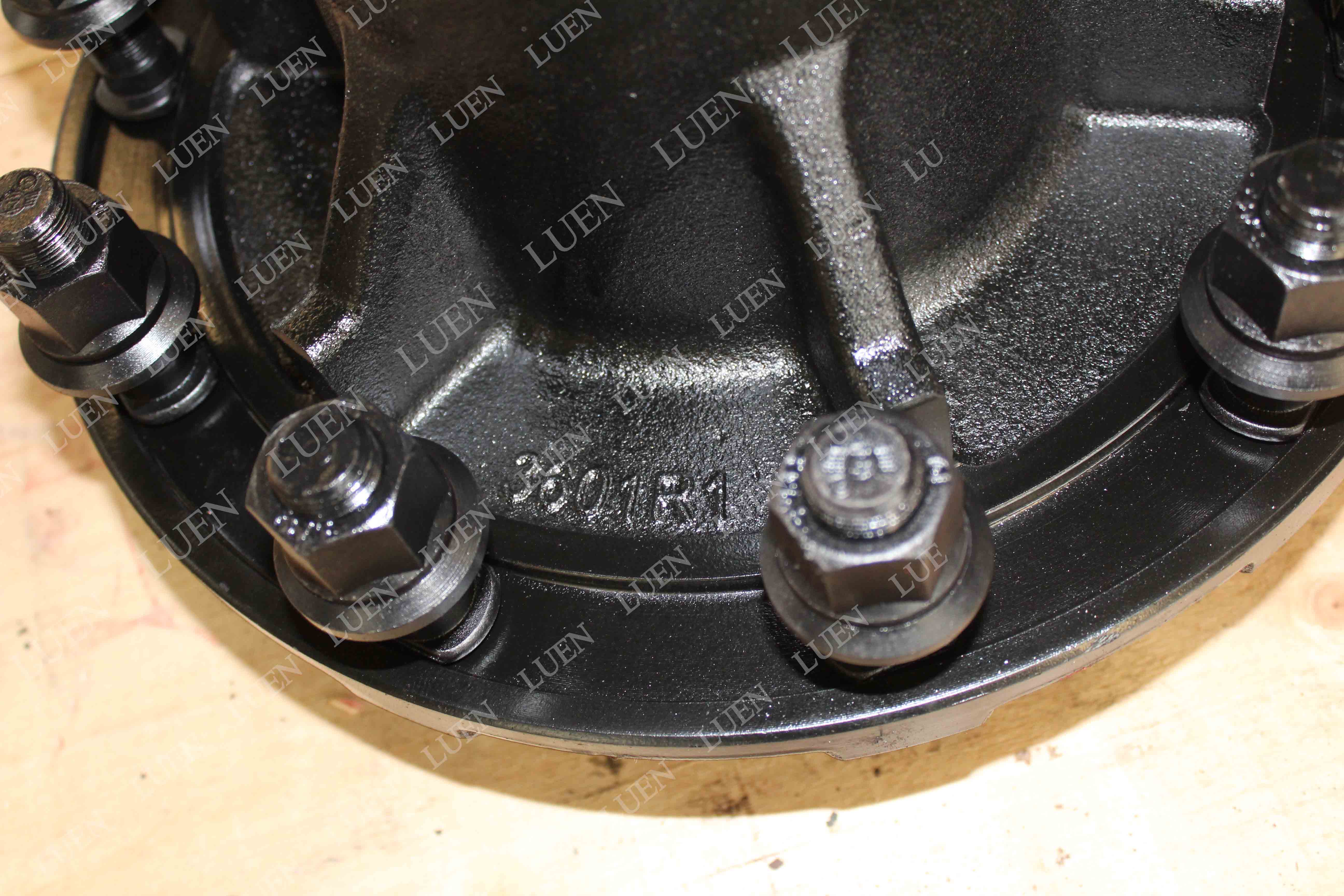 Piezas del eje de rueda material de acero del eje 13T PCD335 del freno del eje del remolque para el remolque resistente